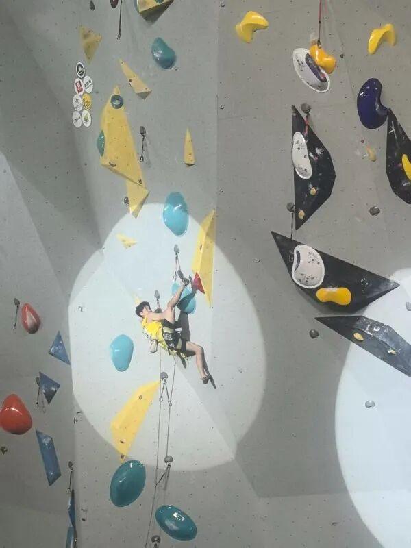 9体育-攀岩全锦赛难度赛，潘愚非伤愈复出强势夺金