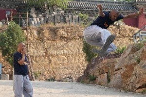 九游网游官网-文班晒照回顾休赛期：与狼王&amp;奥拉朱旺等人特训 前往少林寺修行