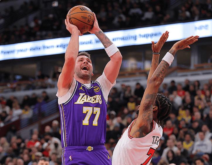 九游体育官网-狂轰46+11+7！东契奇天神下凡，詹姆斯破历史第一纪录，湖人2连胜