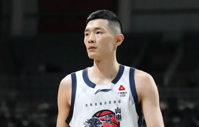 九游体育app-山东崩了n年的三分终于有救了！王证搭配陈林坚，空间+威慑力拉满|山东队|比赛|球员|命中率|兜底_新浪体育_新浪新闻